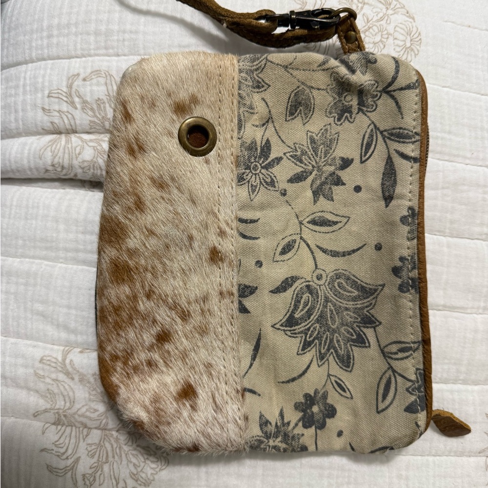 Myra bag pouch